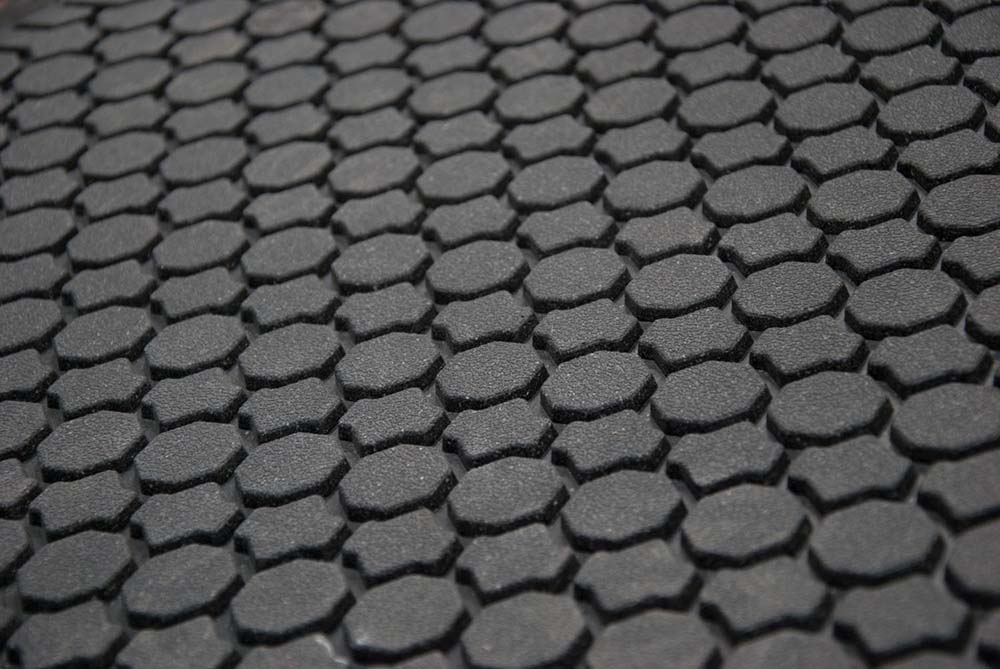 Non-slip manhole covers