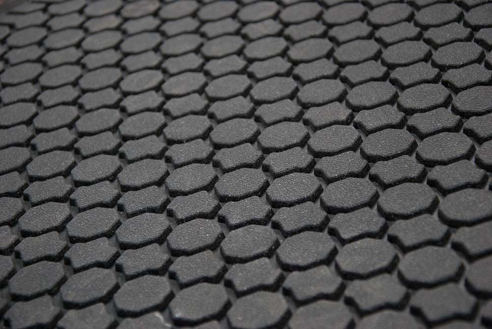 Non-slip manhole covers
